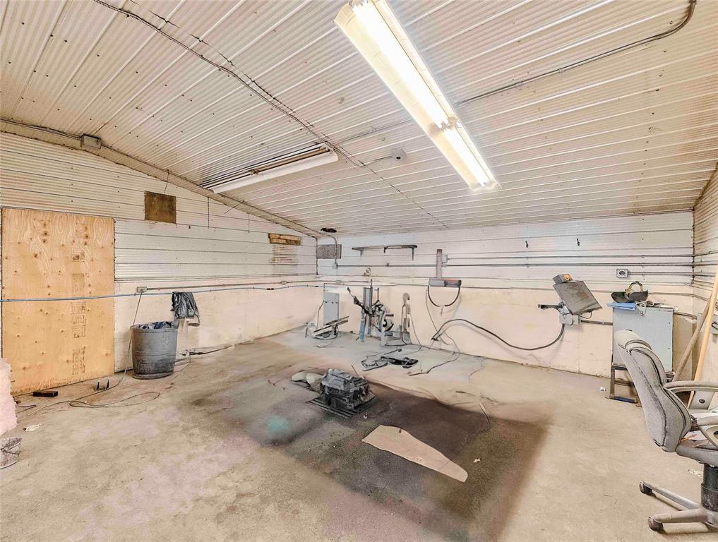 Photo 18 of 8136 89 N Road, Gunton MB