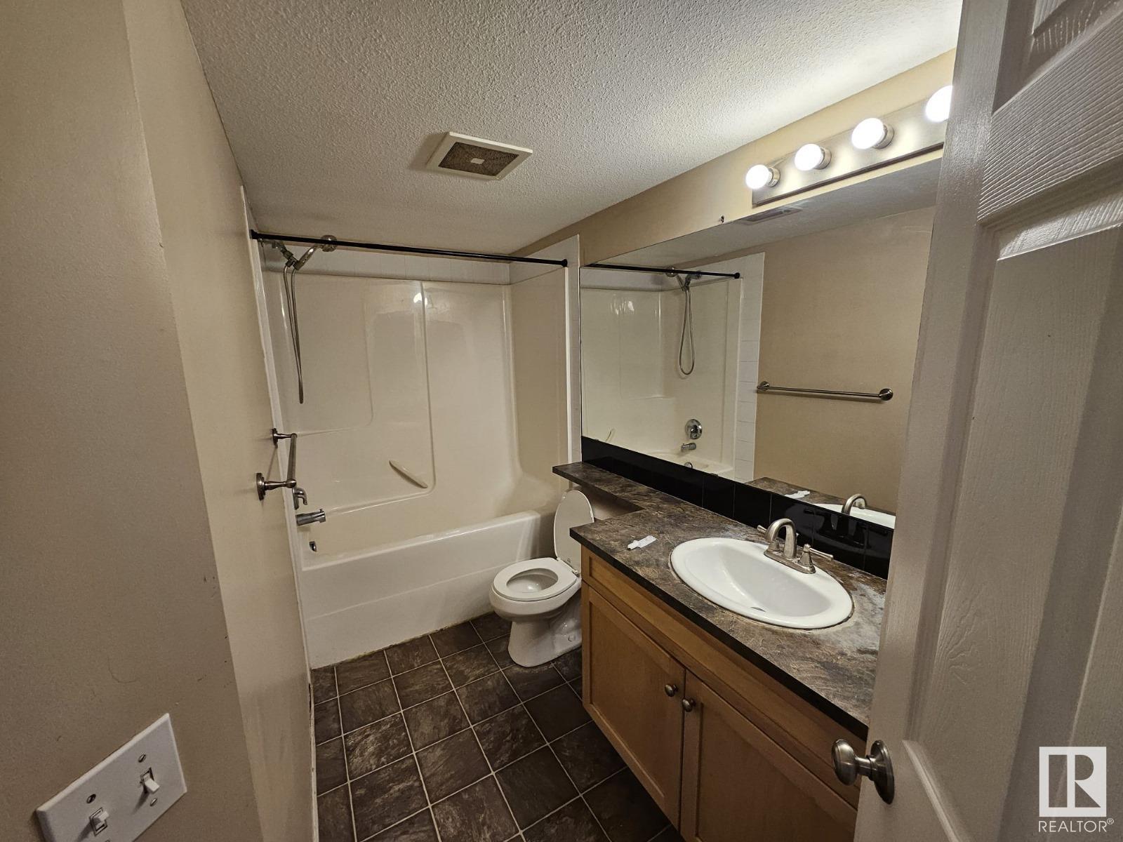 Photo 10 of 30 150 Edwards Dr Sw, Edmonton AB