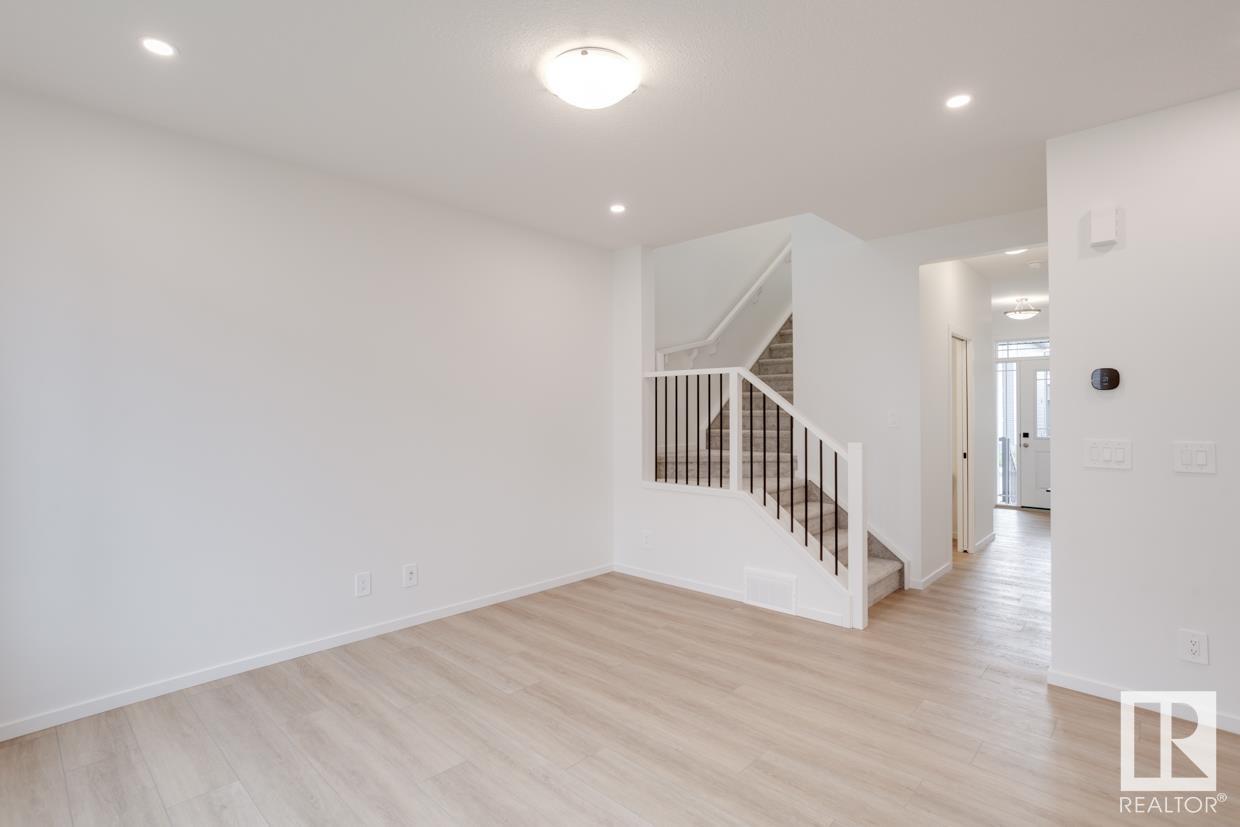 Photo 9 of 1038 Wolf Willow Wy, Sherwood Park AB