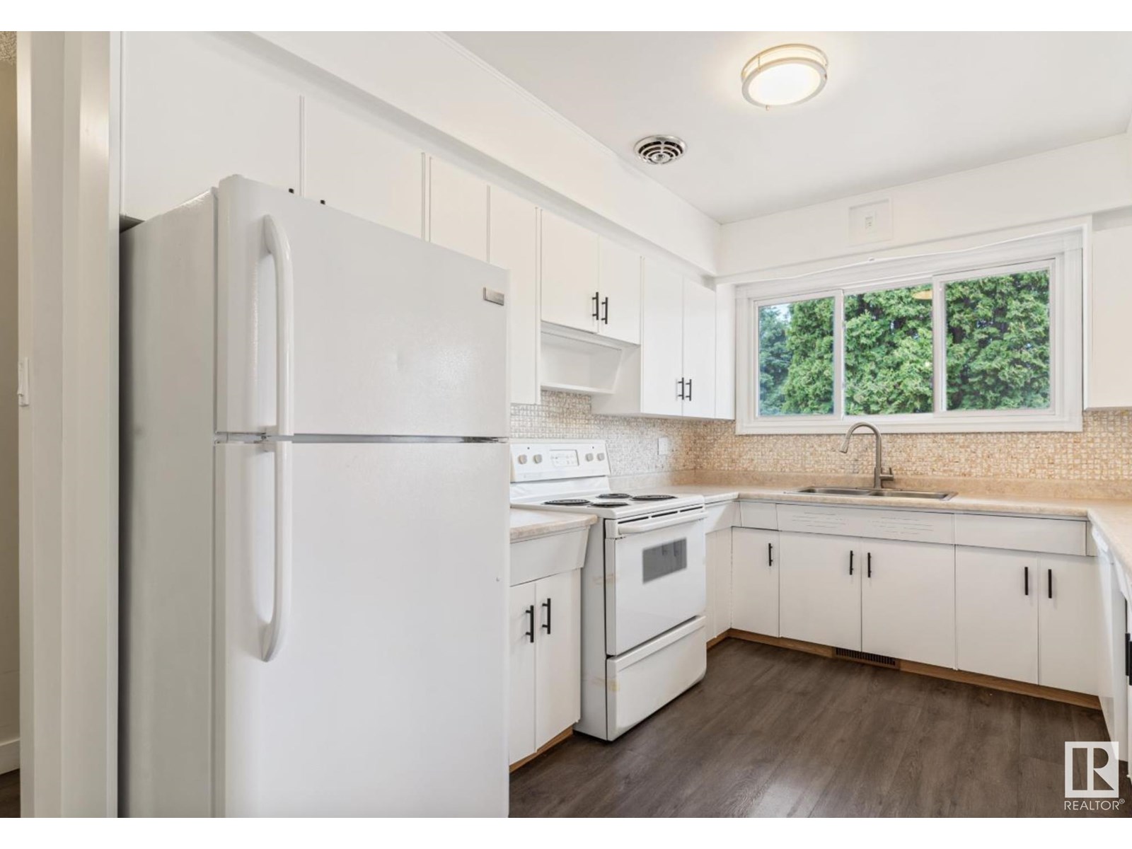 Photo 17 of 12416 77 Street Nw, Edmonton AB