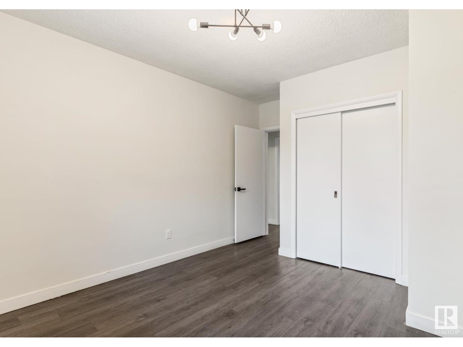 Photo 23 of 12416 77 Street Nw, Edmonton AB
