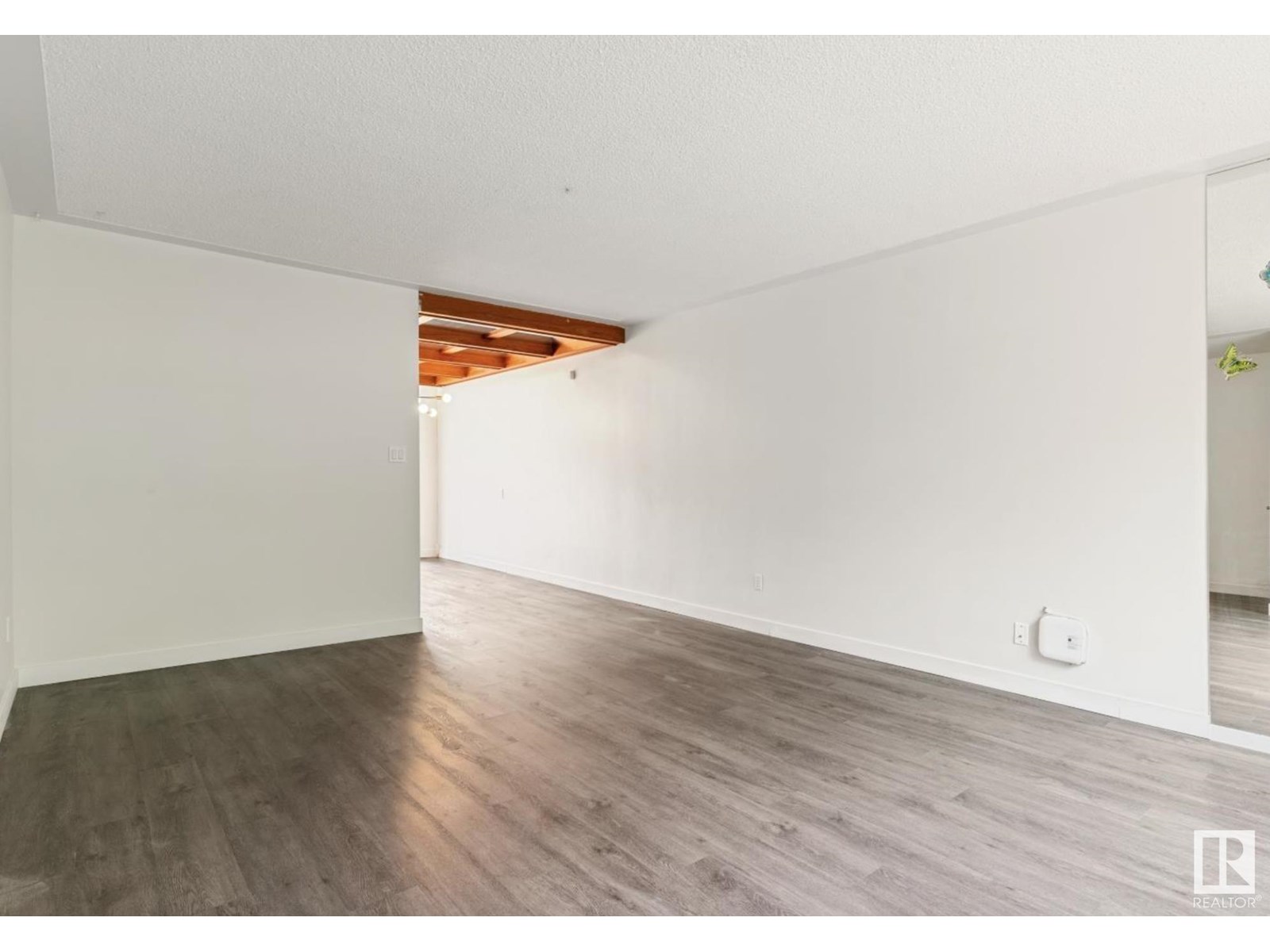 Photo 8 of 12416 77 Street Nw, Edmonton AB