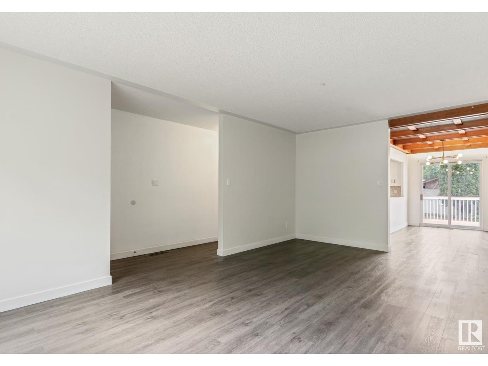 Photo 9 of 12416 77 Street Nw, Edmonton AB