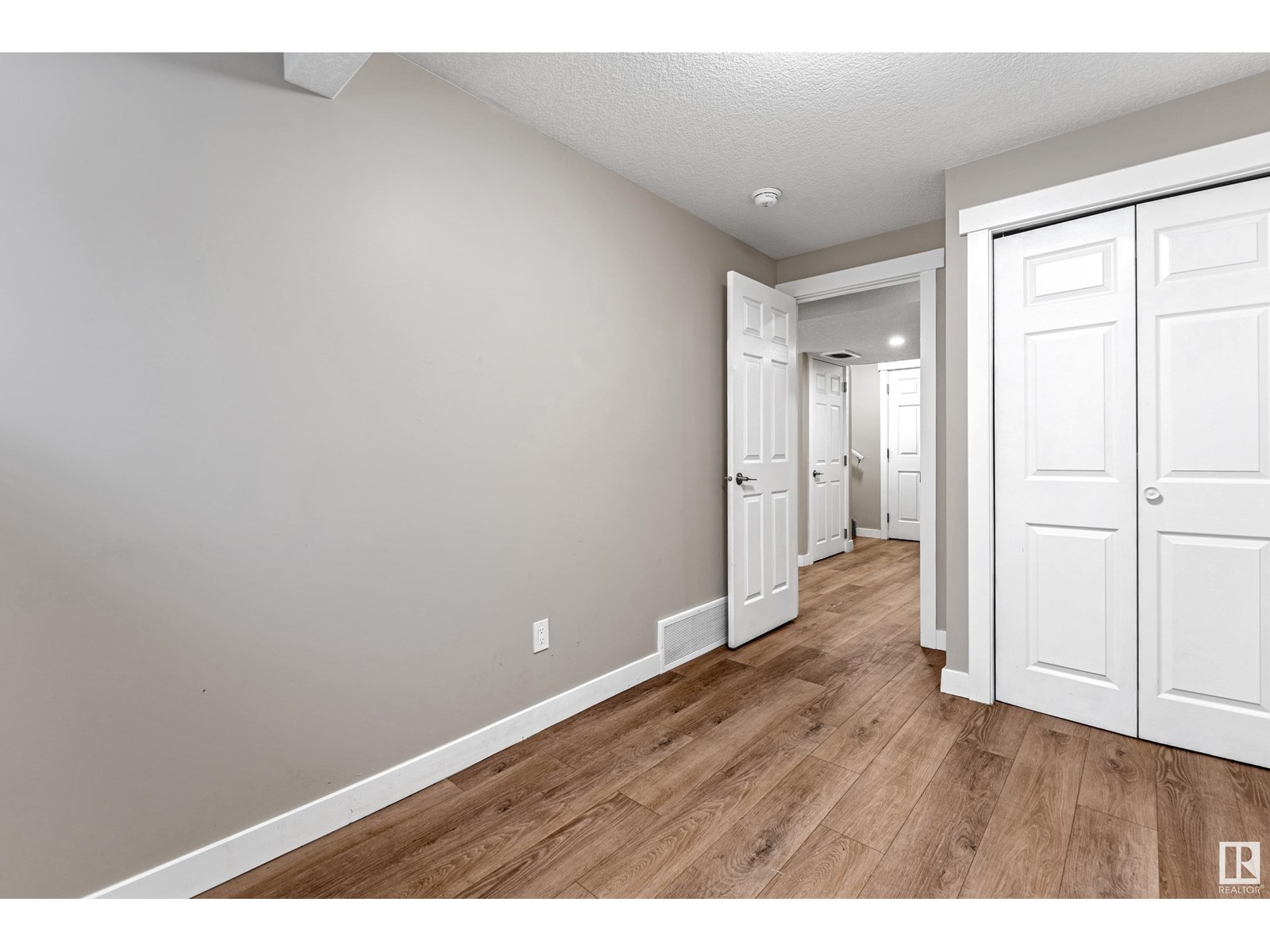 Photo 1 of 1411 12 St Nw, Edmonton AB