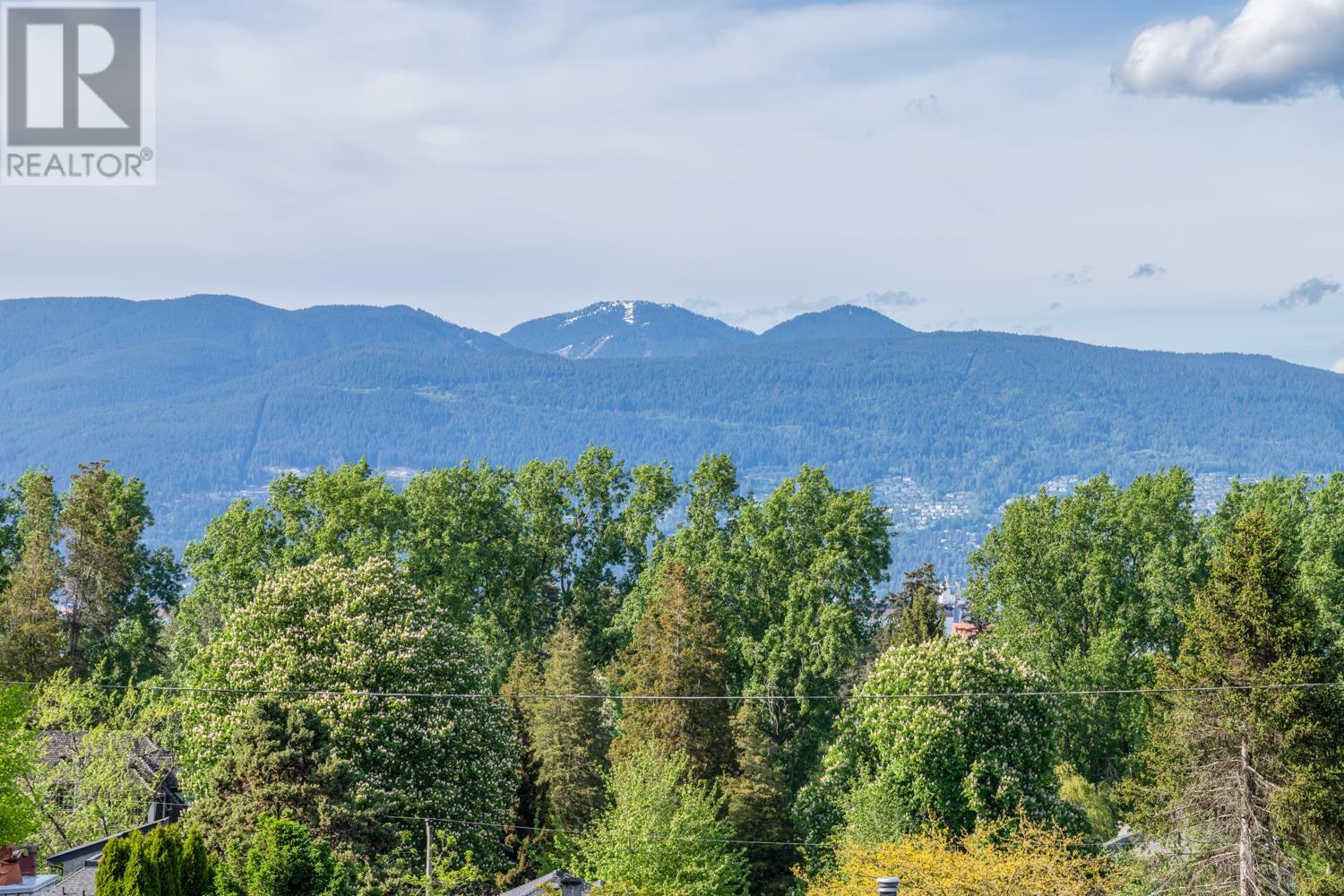 Photo 4 of 4389 Locarno Crescent, Vancouver BC