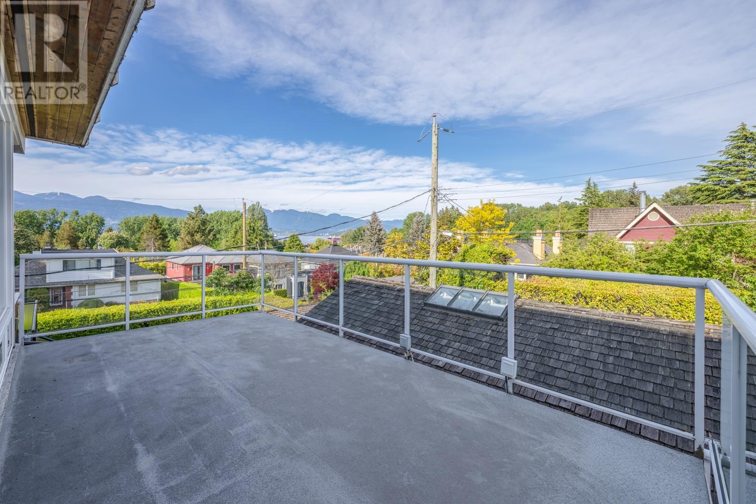 Photo 5 of 4389 Locarno Crescent, Vancouver BC