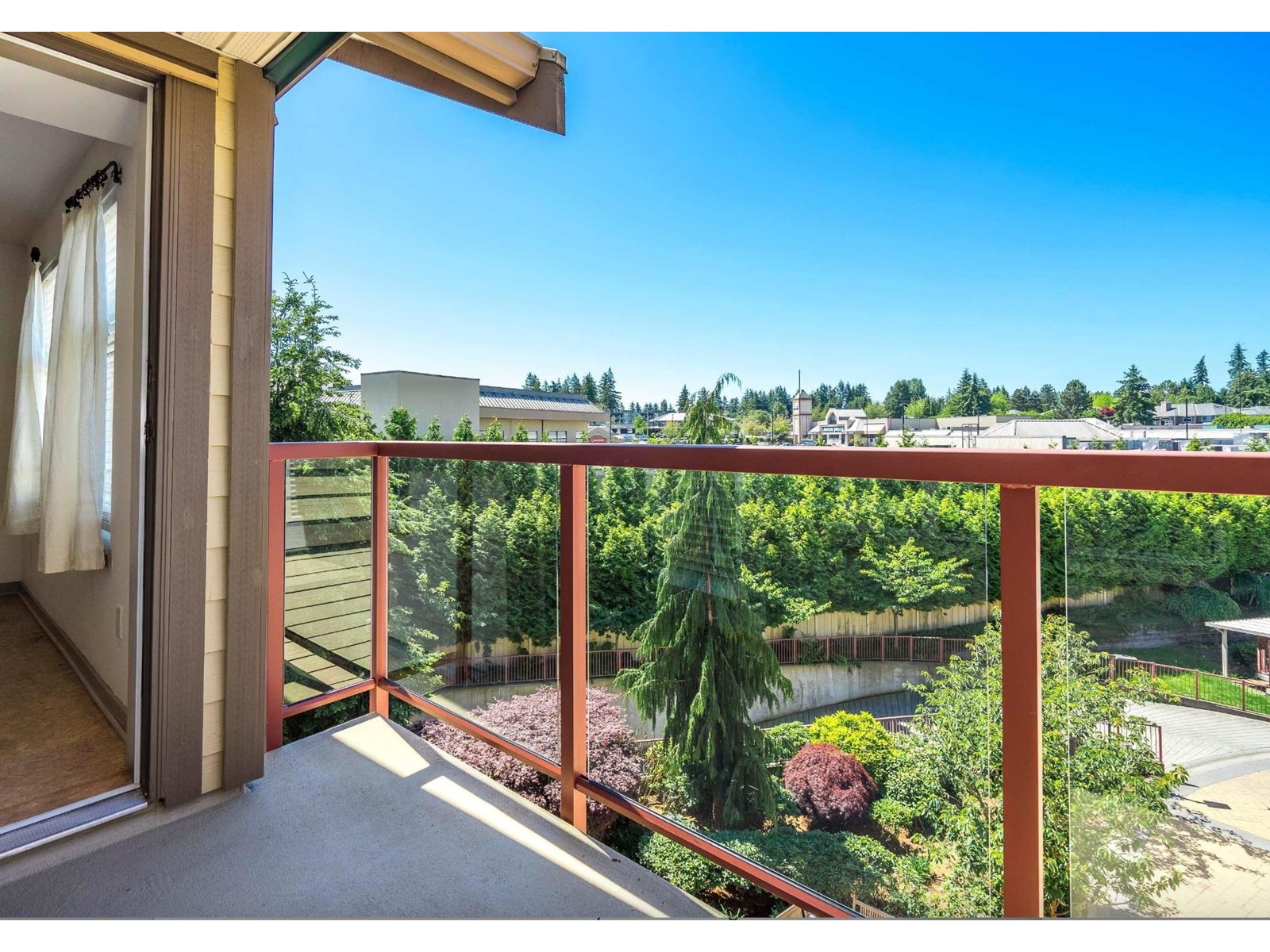 Photo 19 of 415 2511 King George Boulevard, Surrey BC