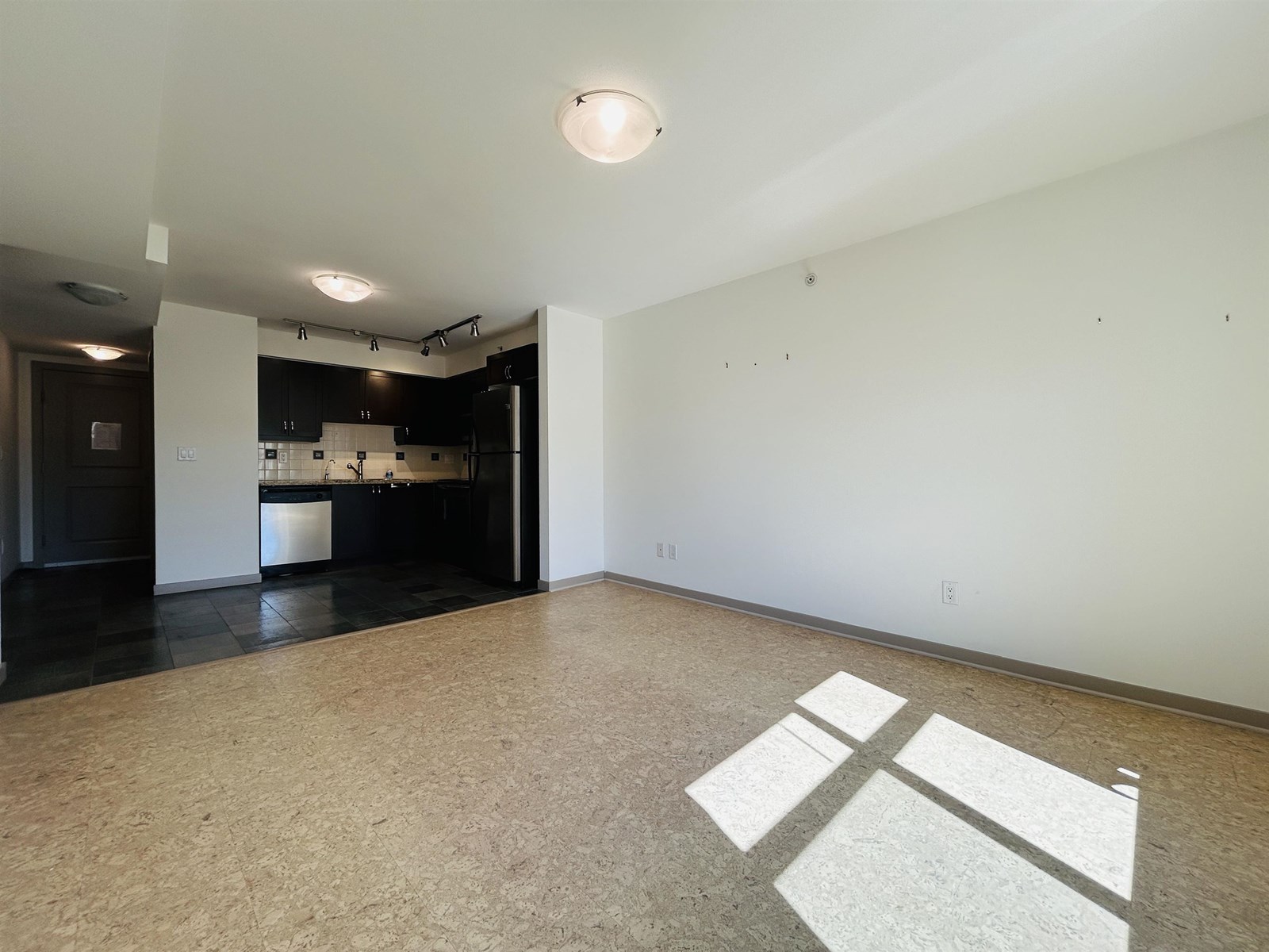 Photo 7 of 415 2511 King George Boulevard, Surrey BC