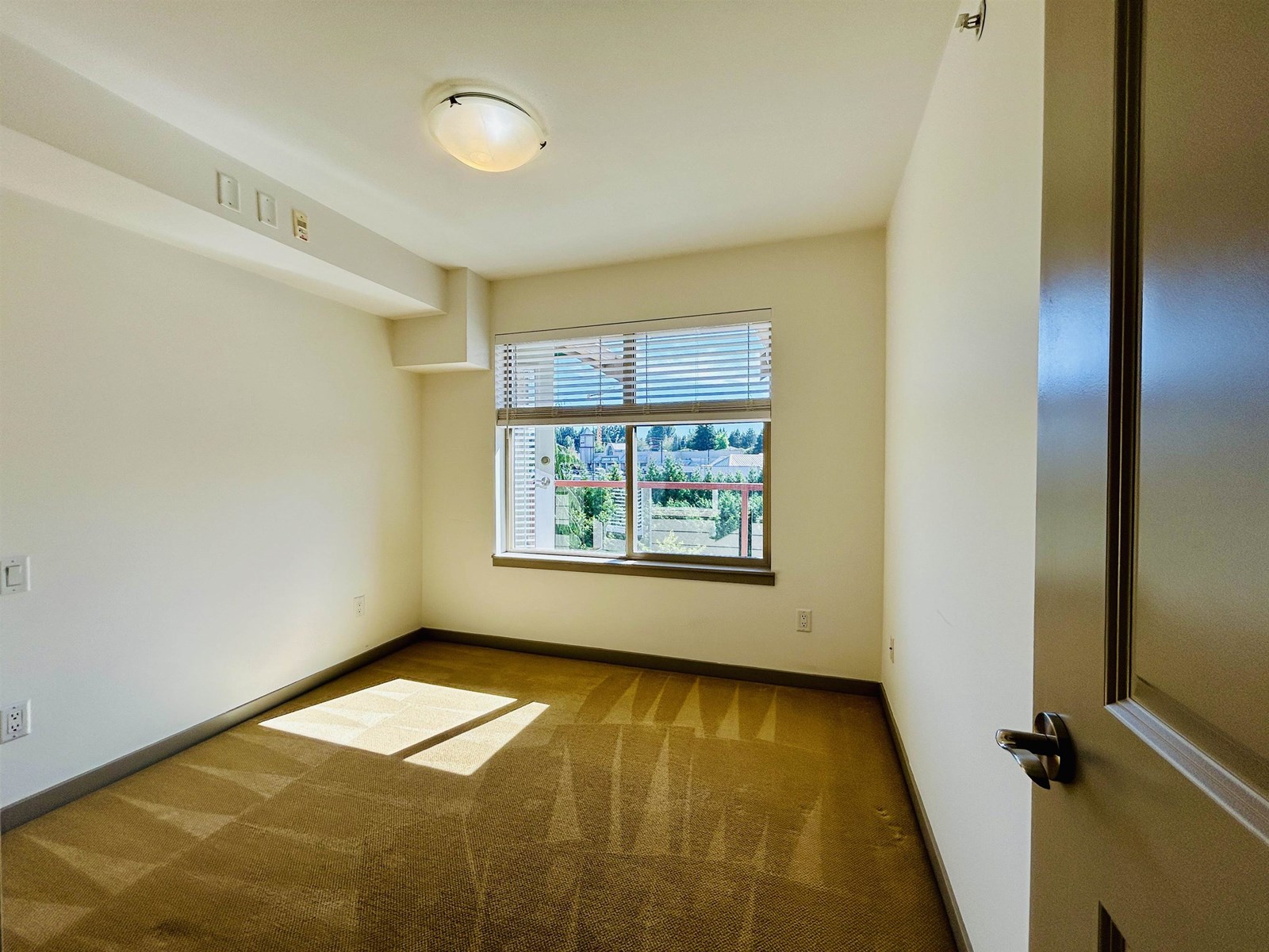 Photo 9 of 415 2511 King George Boulevard, Surrey BC
