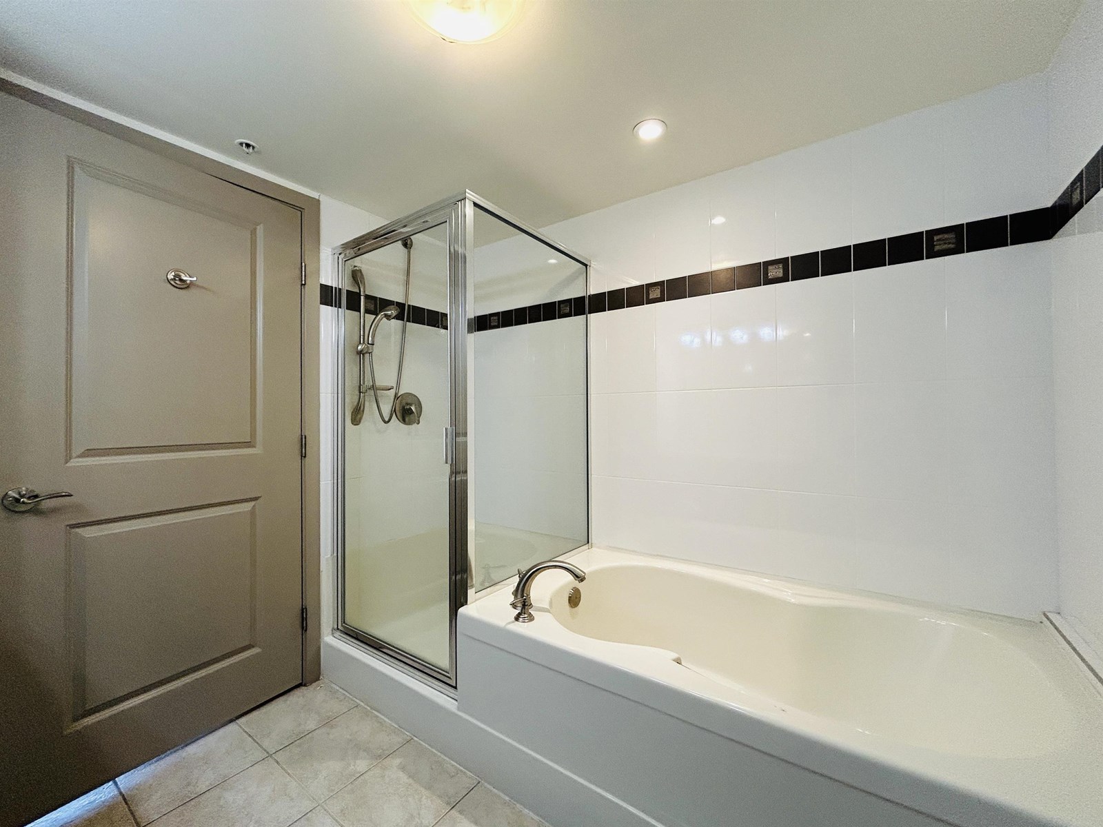 Photo 14 of 415 2511 King George Boulevard, Surrey BC