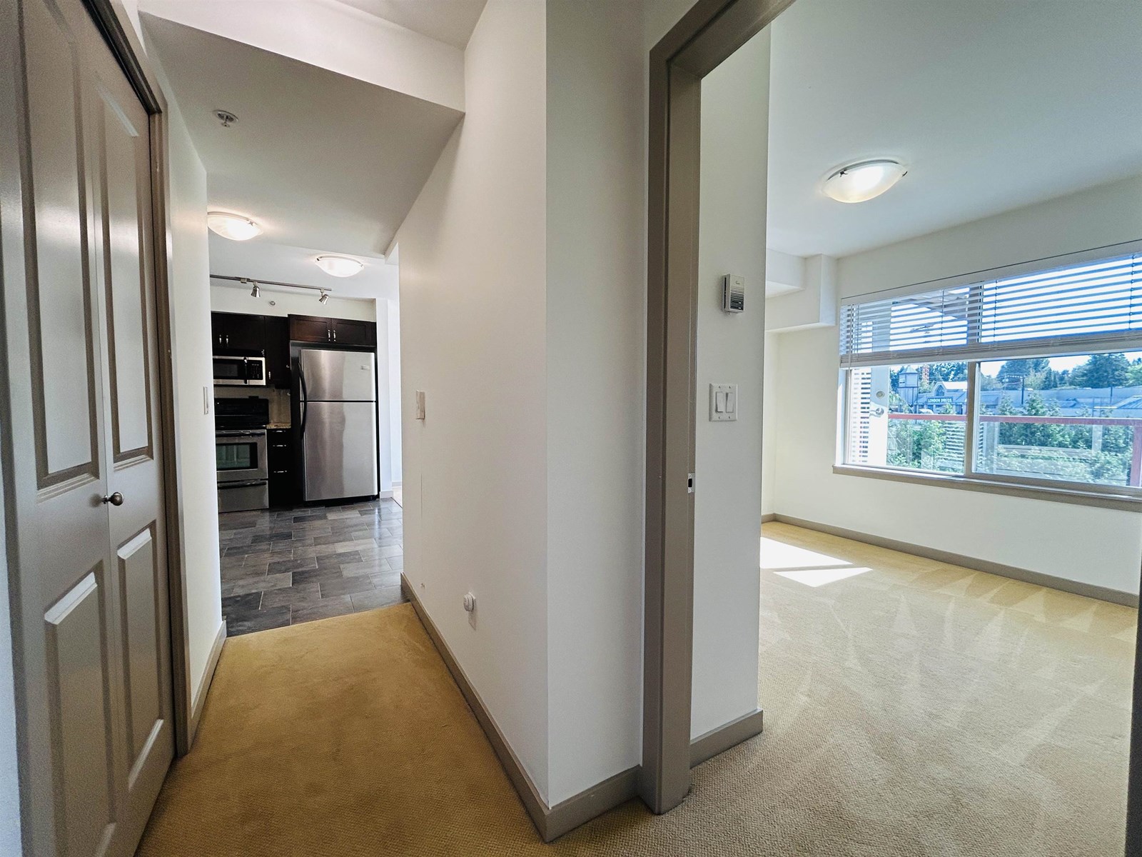 Photo 8 of 415 2511 King George Boulevard, Surrey BC