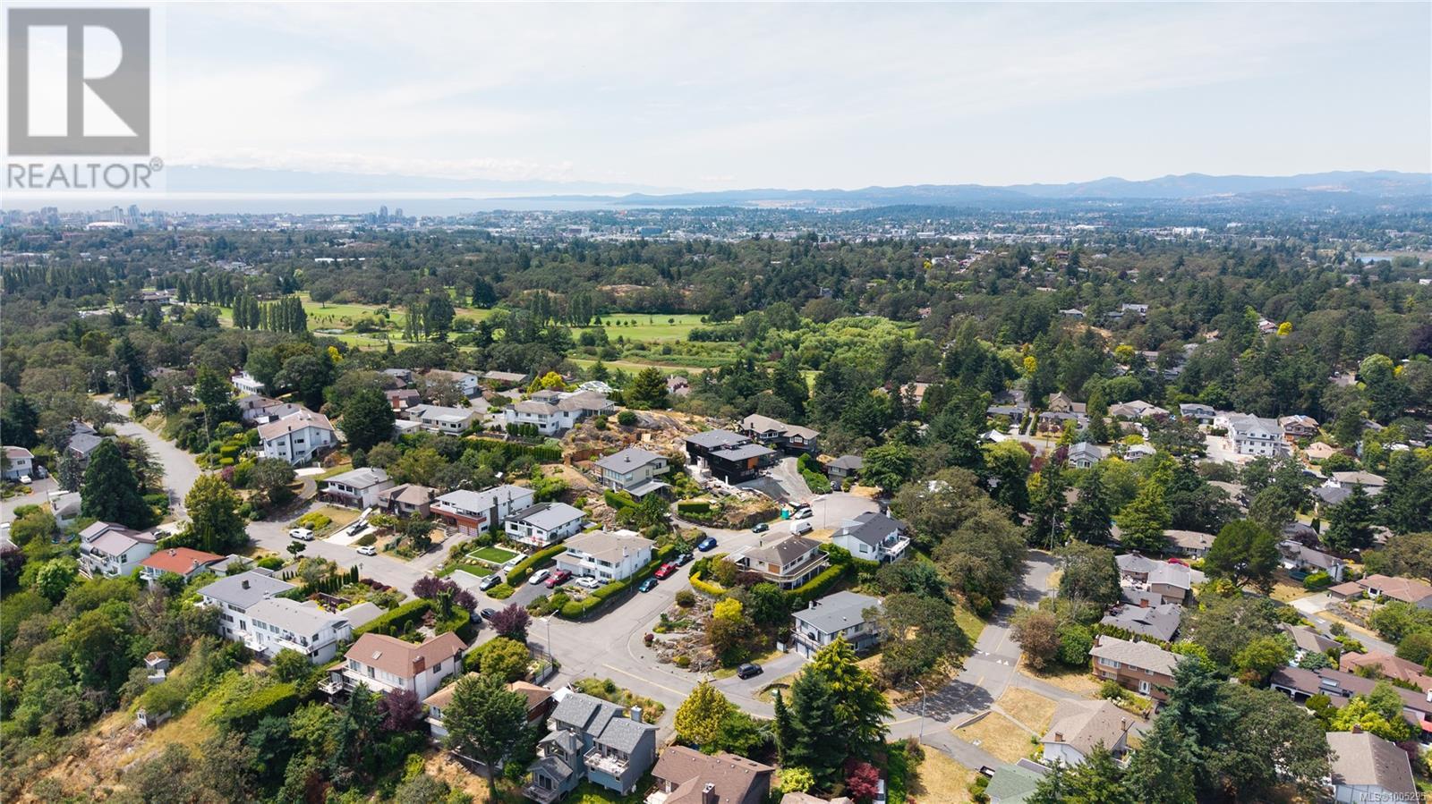 Photo 28 of 3700 Kootenay Pl, Saanich BC