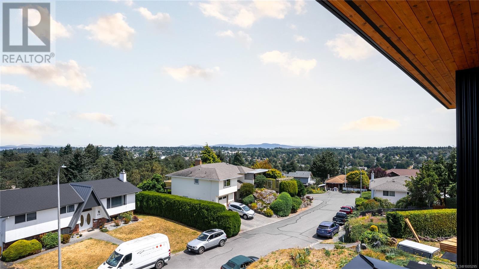 Photo 4 of 3700 Kootenay Pl, Saanich BC