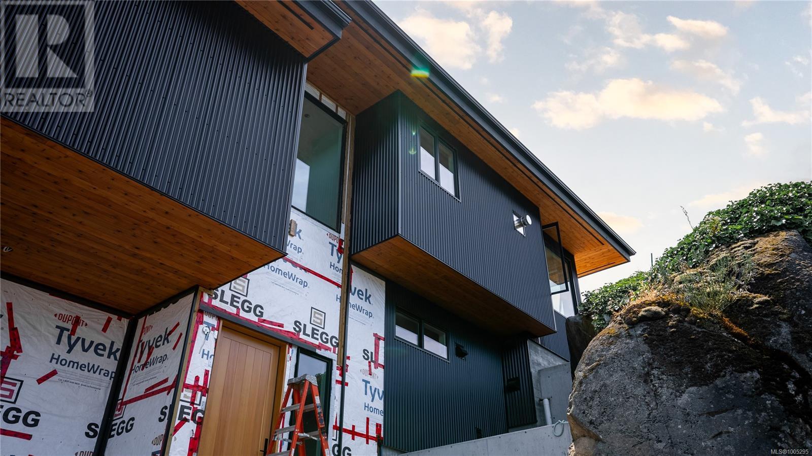 Photo 6 of 3700 Kootenay Pl, Saanich BC