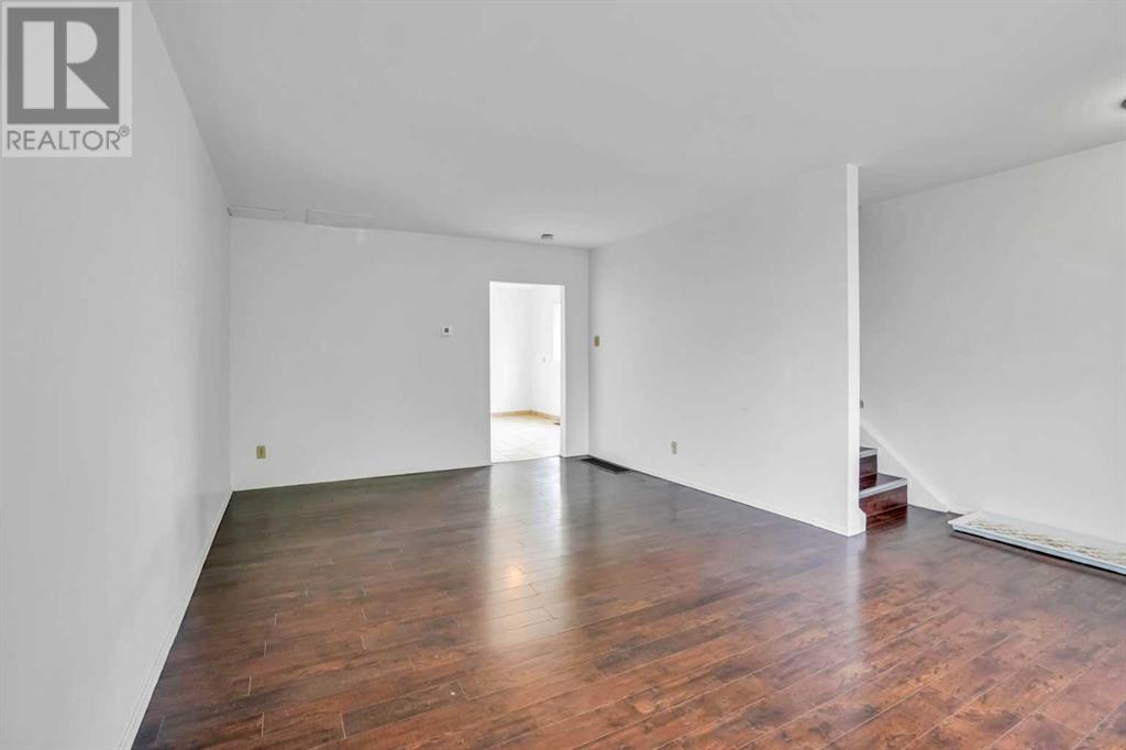 Single Family House for Sale in    Street NE Vista Heights Calgary 