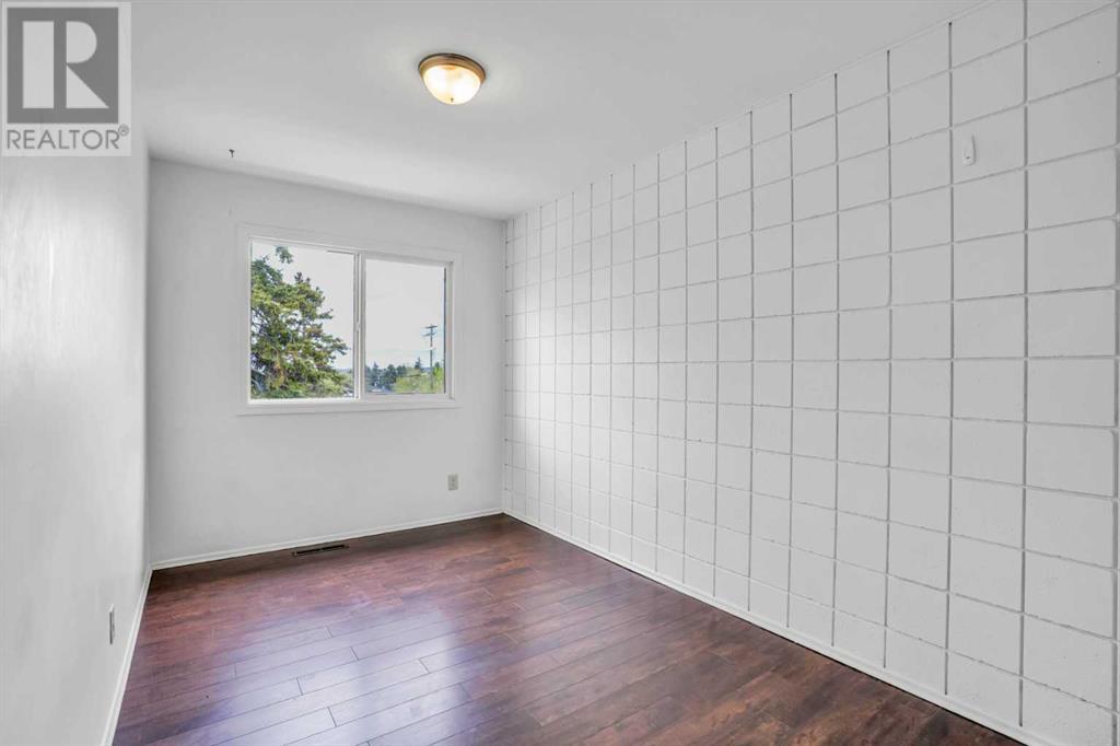 Single Family House for Sale in    Street NE Vista Heights Calgary 