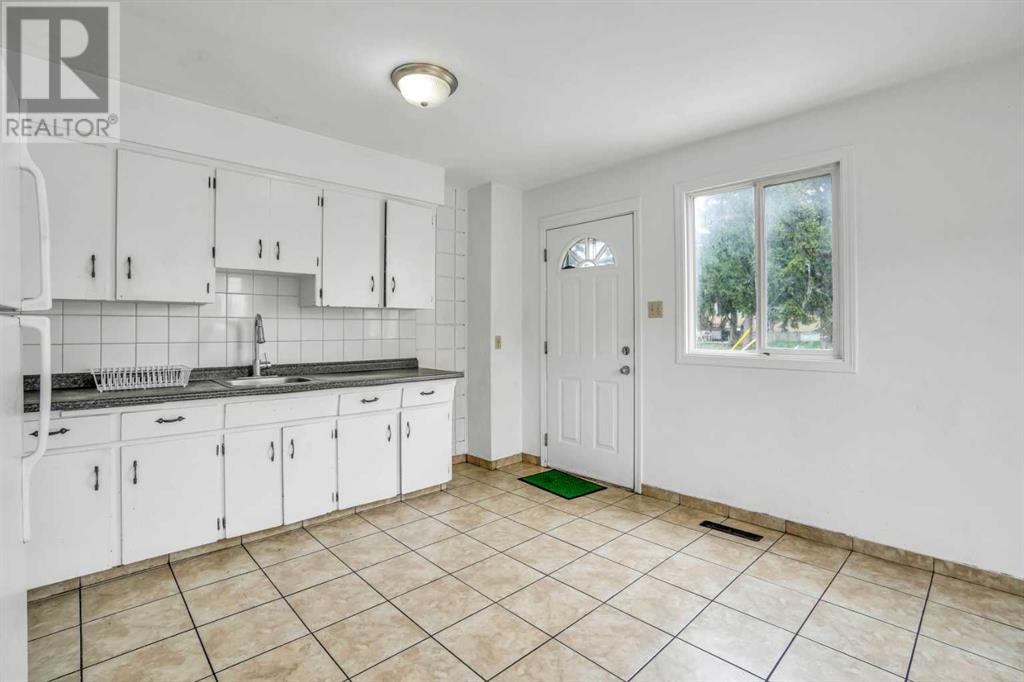 Single Family House for Sale in    Street NE Vista Heights Calgary 