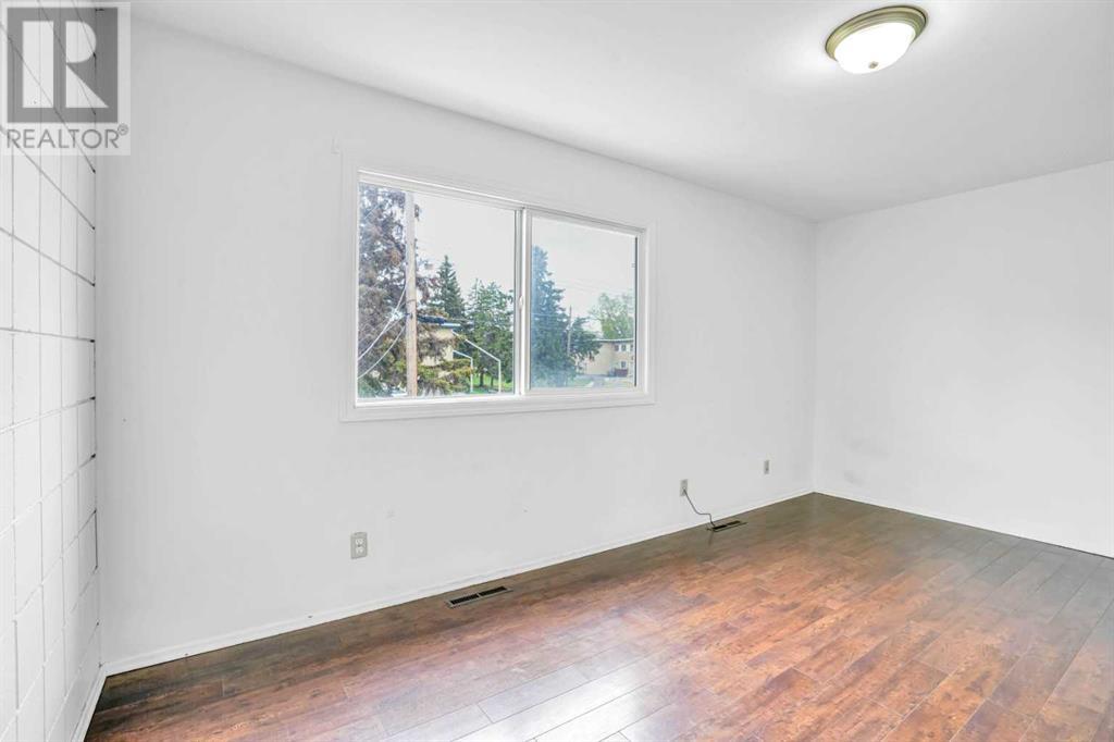 Single Family House for Sale in    Street NE Vista Heights Calgary 