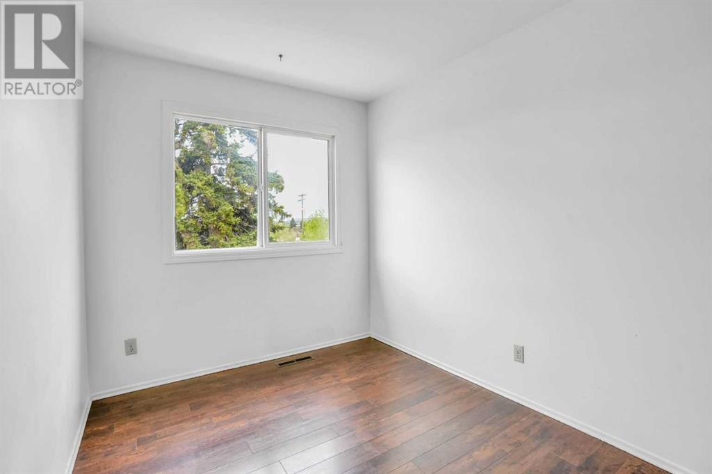 Single Family House for Sale in    Street NE Vista Heights Calgary 