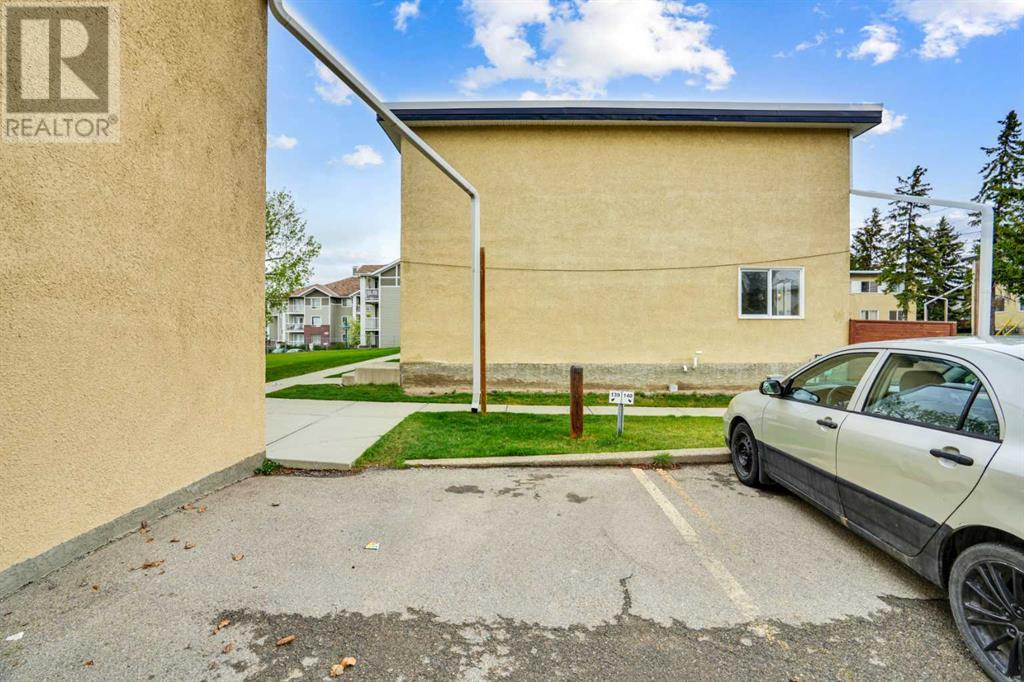 Single Family House for Sale in    Street NE Vista Heights Calgary 