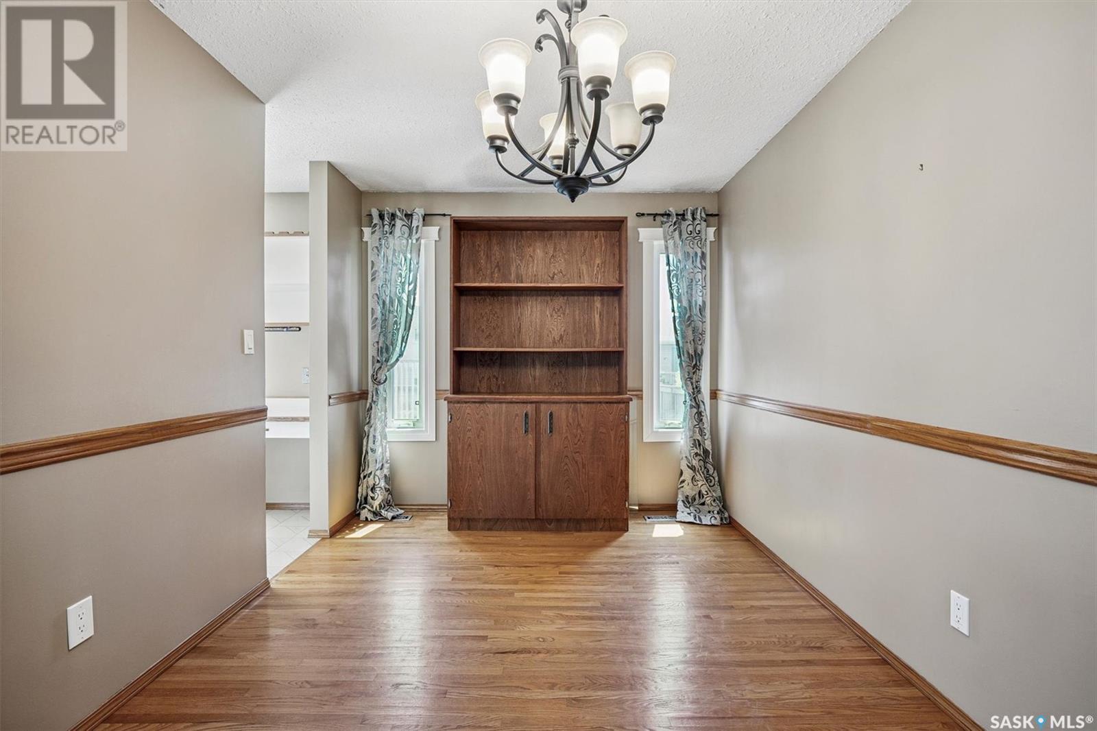Photo 6 of 731 Swan Crescent, Saskatoon SK