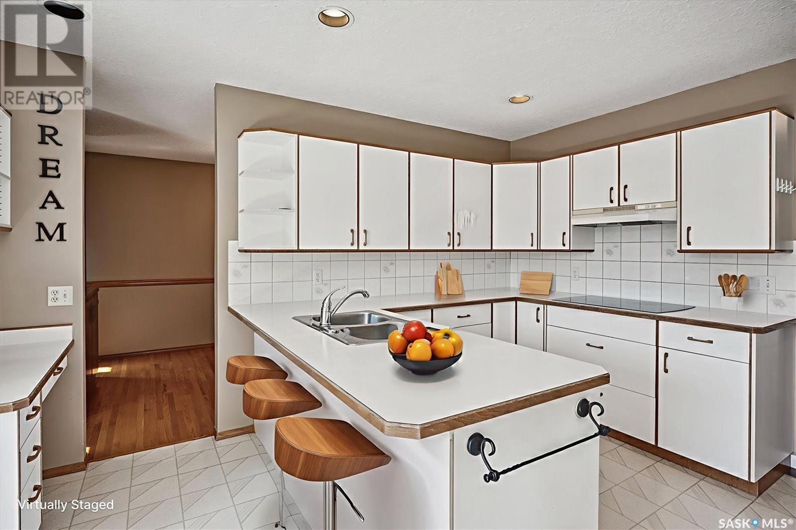 Photo 8 of 731 Swan Crescent, Saskatoon SK