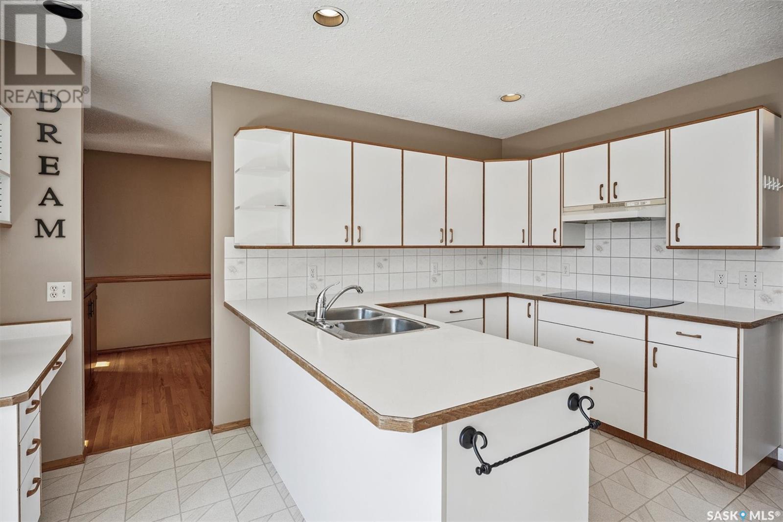 Photo 9 of 731 Swan Crescent, Saskatoon SK