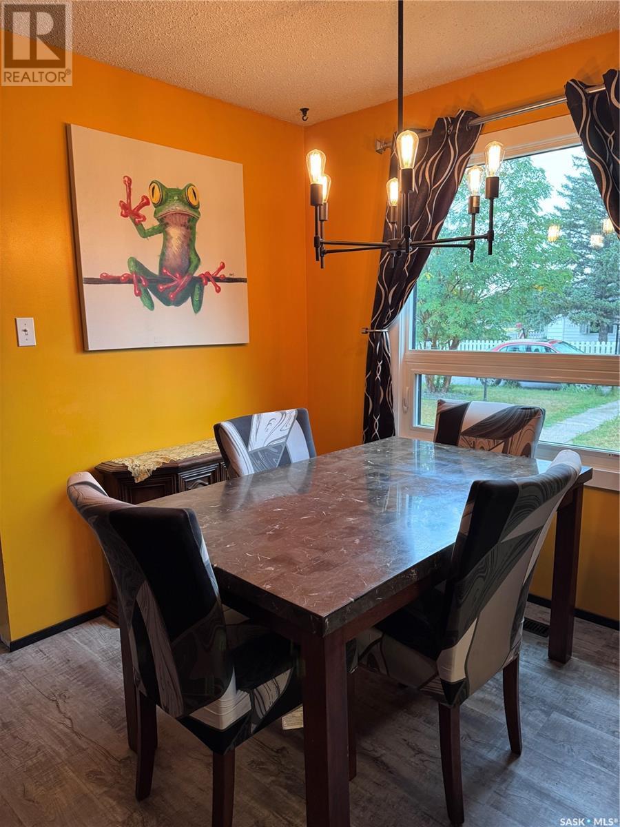Single Family House Bungalow for Sale in  North Railway STREET E Swift Current 