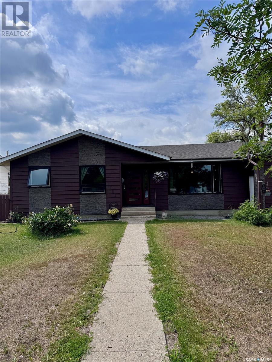 Single Family House Bungalow for Sale in  North Railway STREET E Swift Current 