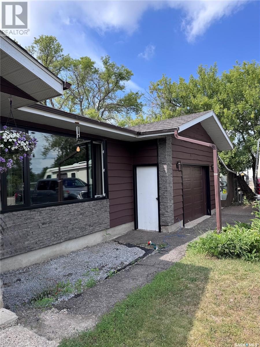 Single Family House Bungalow for Sale in  North Railway STREET E Swift Current 