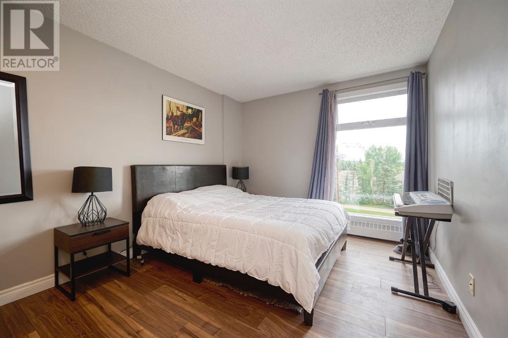 Single Family House for Sale in    Avenue NW Bowness Calgary 