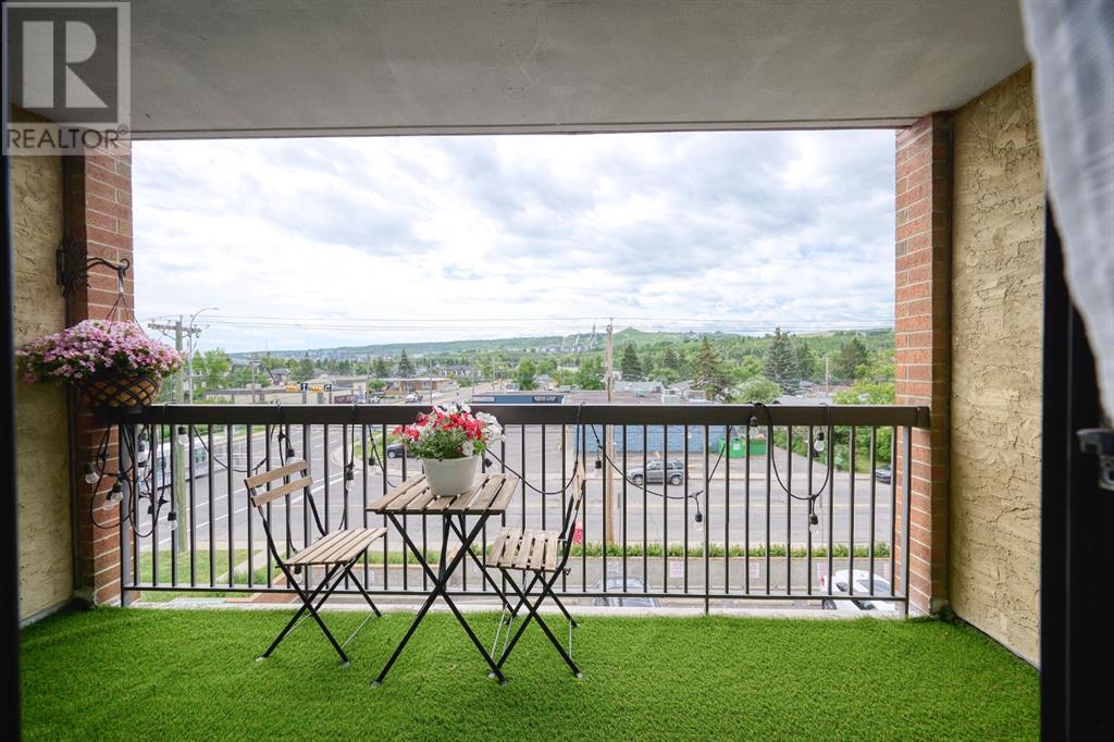 Single Family House for Sale in    Avenue NW Bowness Calgary 