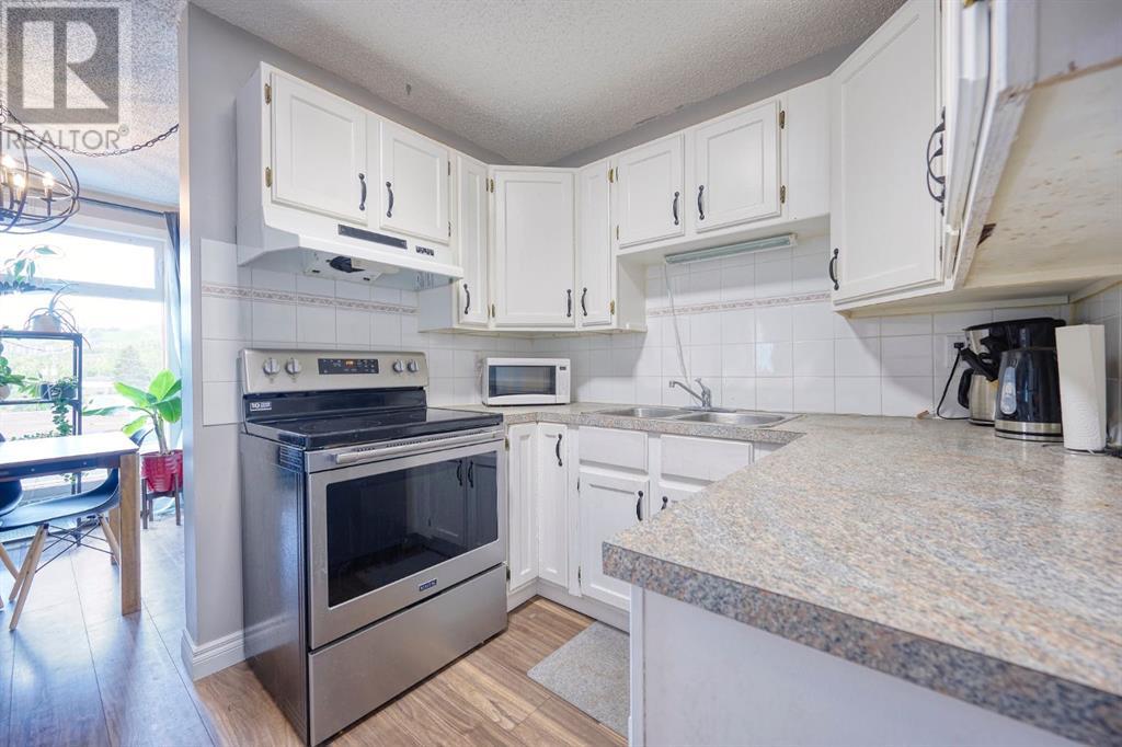 Single Family House for Sale in    Avenue NW Bowness Calgary 