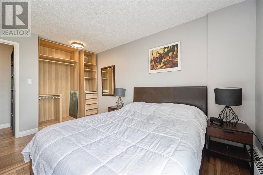 Single Family House for Sale in    Avenue NW Bowness Calgary 