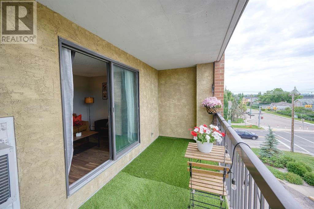 Single Family House for Sale in    Avenue NW Bowness Calgary 