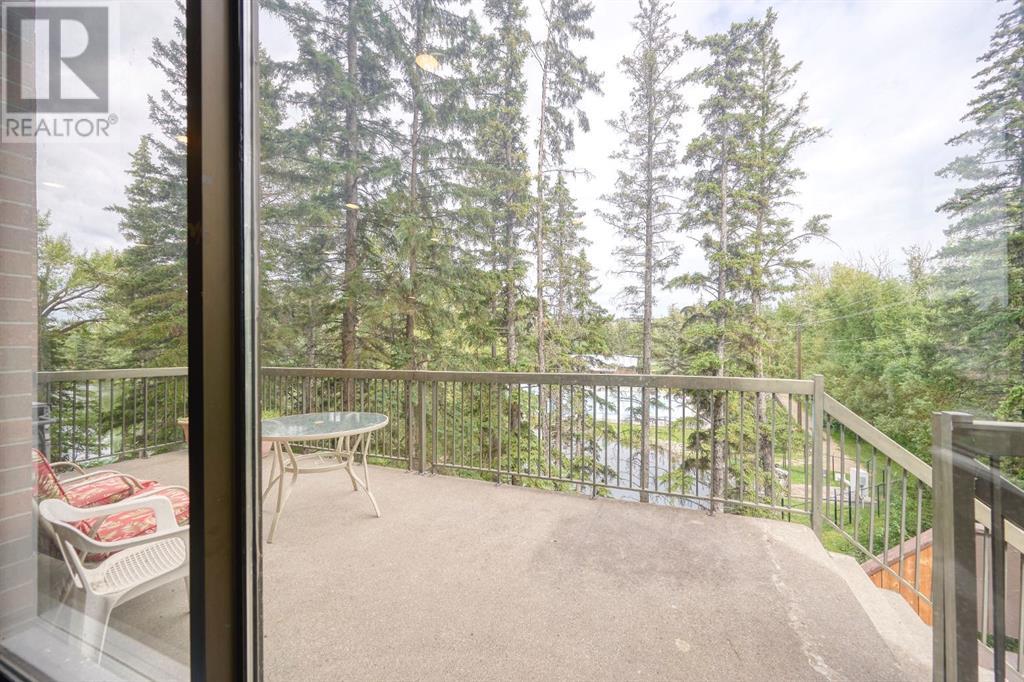 Single Family House for Sale in    Avenue NW Bowness Calgary 