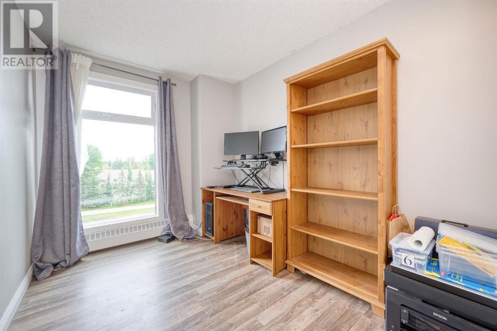 Single Family House for Sale in    Avenue NW Bowness Calgary 