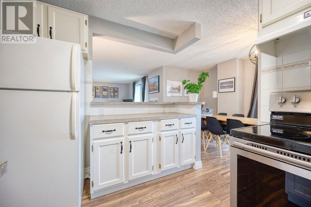 Single Family House for Sale in    Avenue NW Bowness Calgary 