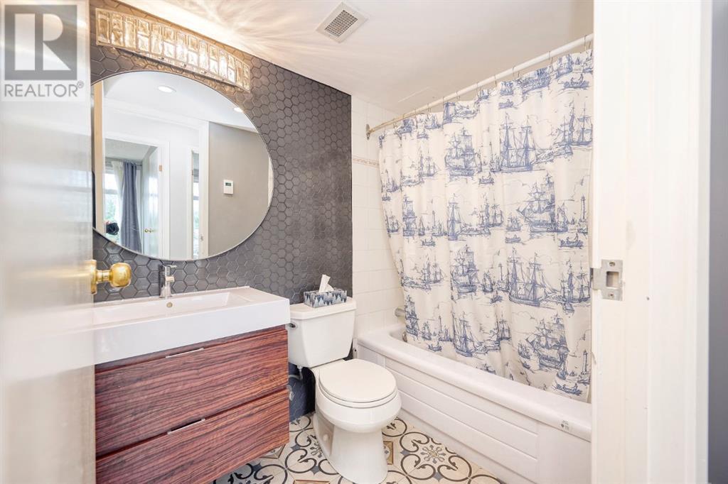 Single Family House for Sale in    Avenue NW Bowness Calgary 