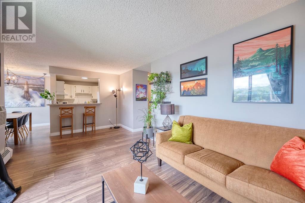 Single Family House for Sale in    Avenue NW Bowness Calgary 