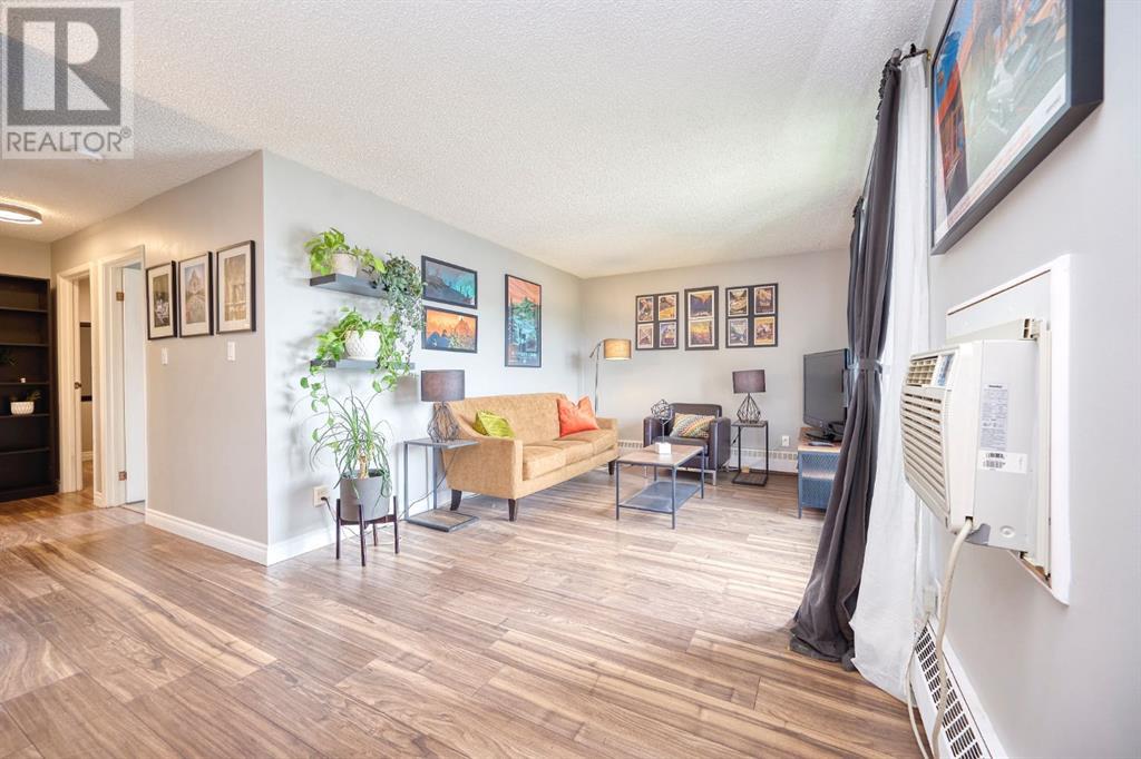 Single Family House for Sale in    Avenue NW Bowness Calgary 