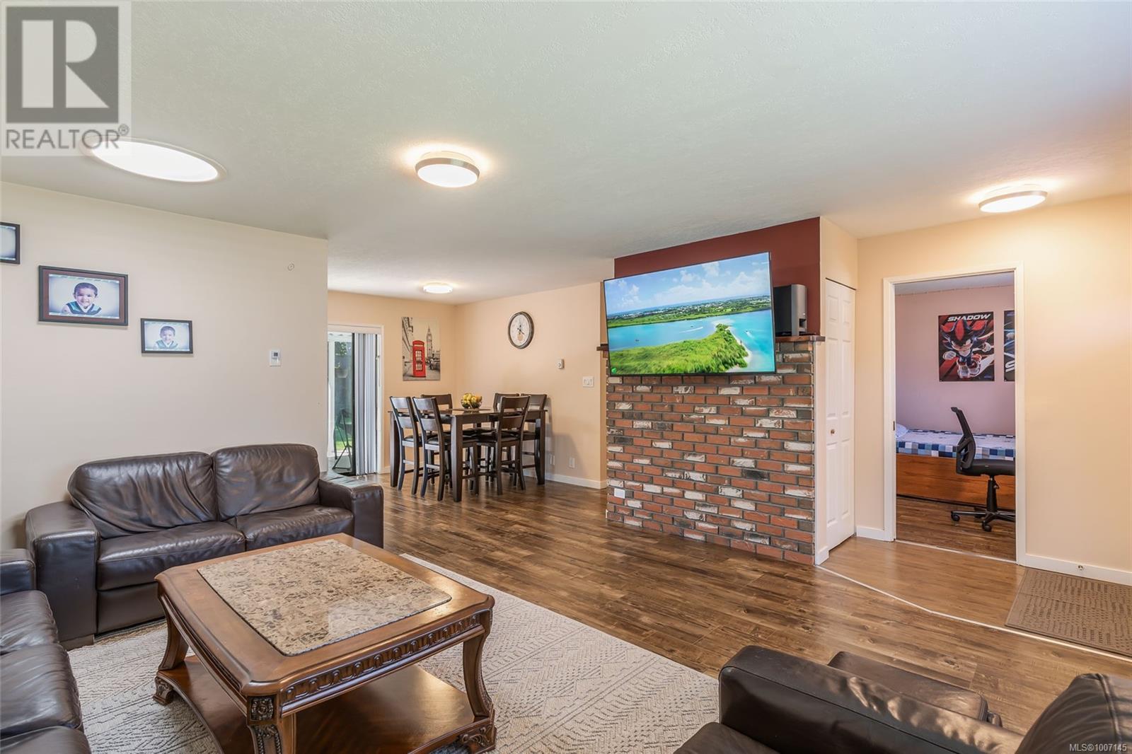 Photo 40 of 6421 Portsmouth Rd, Nanaimo BC
