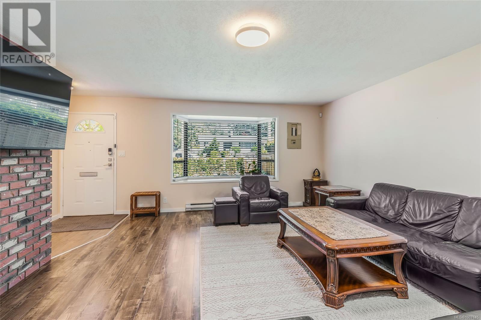 Photo 11 of 6421 Portsmouth Rd, Nanaimo BC