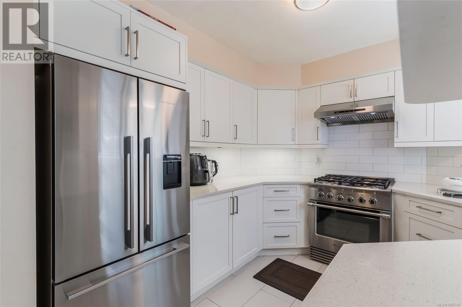 Photo 16 of 6421 Portsmouth Rd, Nanaimo BC