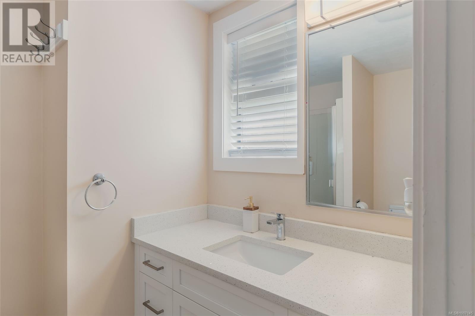 Photo 27 of 6421 Portsmouth Rd, Nanaimo BC