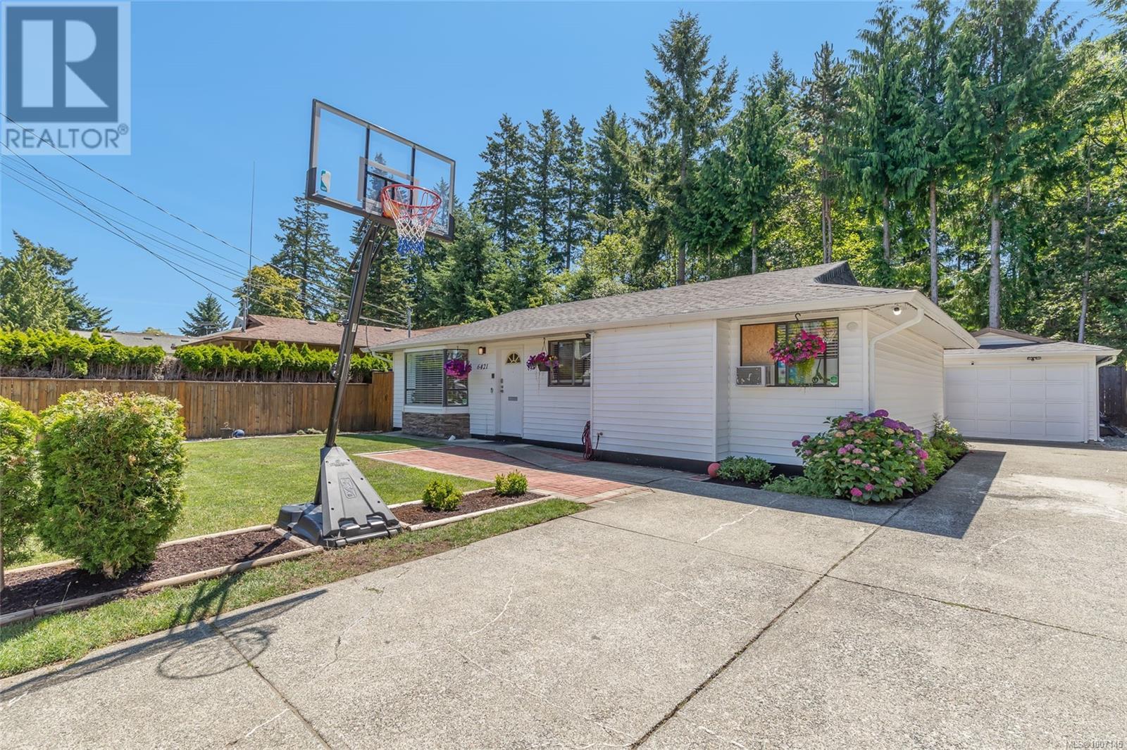Photo 13 of 6421 Portsmouth Rd, Nanaimo BC