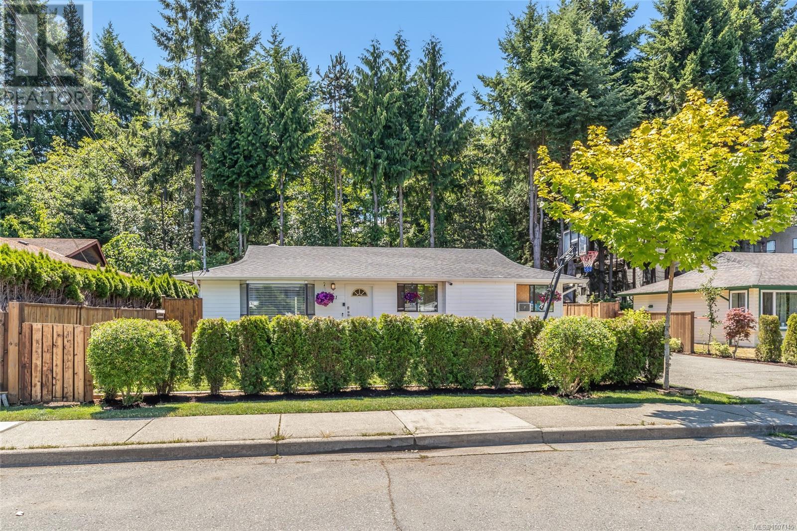 Photo 28 of 6421 Portsmouth Rd, Nanaimo BC