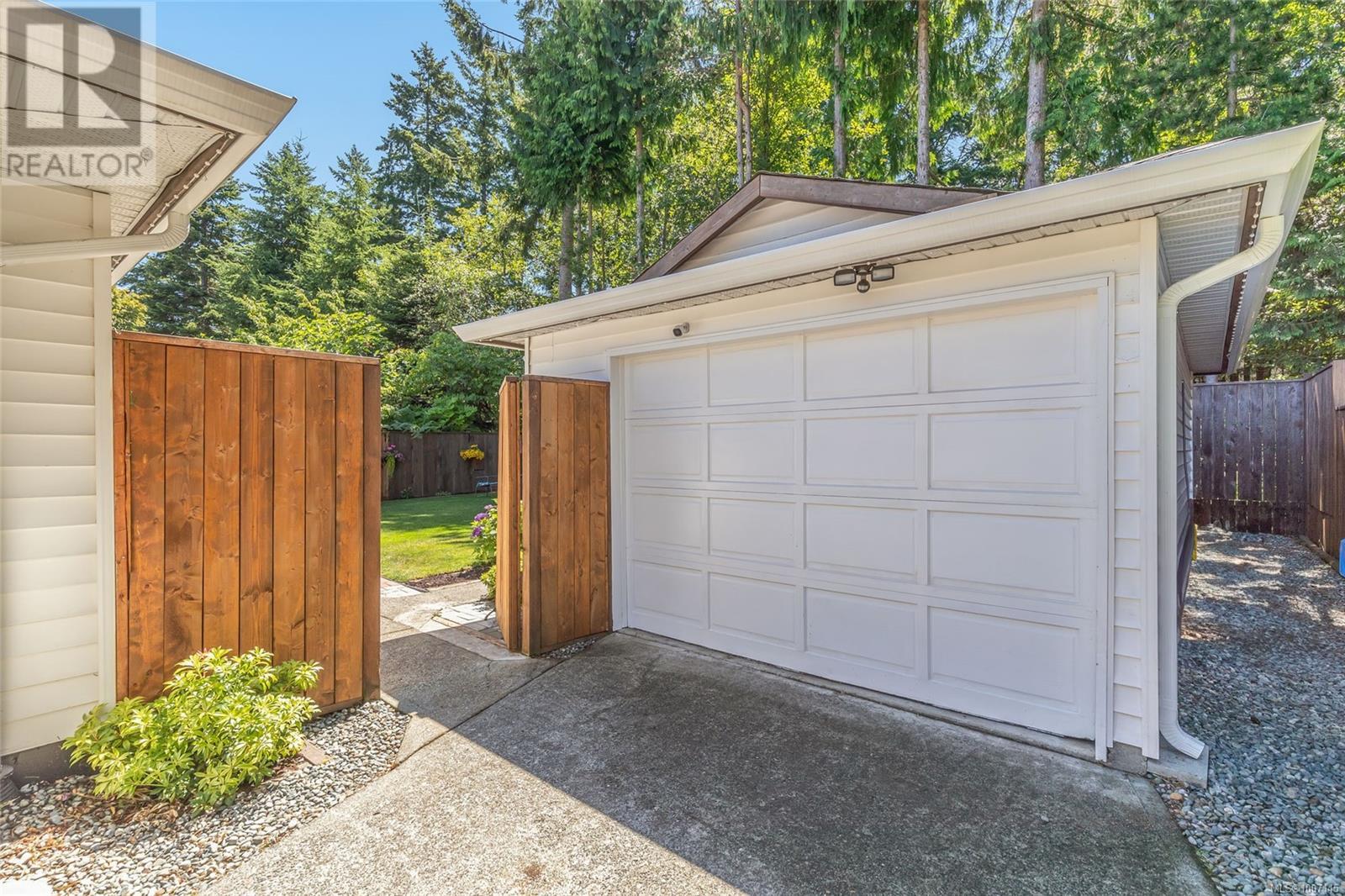 Photo 43 of 6421 Portsmouth Rd, Nanaimo BC