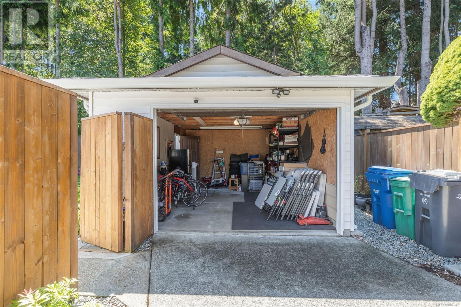 Photo 15 of 6421 Portsmouth Rd, Nanaimo BC