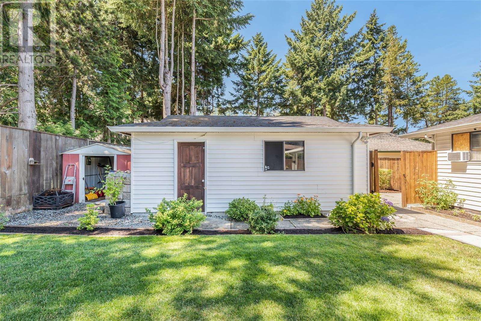 Photo 24 of 6421 Portsmouth Rd, Nanaimo BC